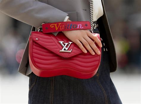 louis vuitton new wave chain bag review